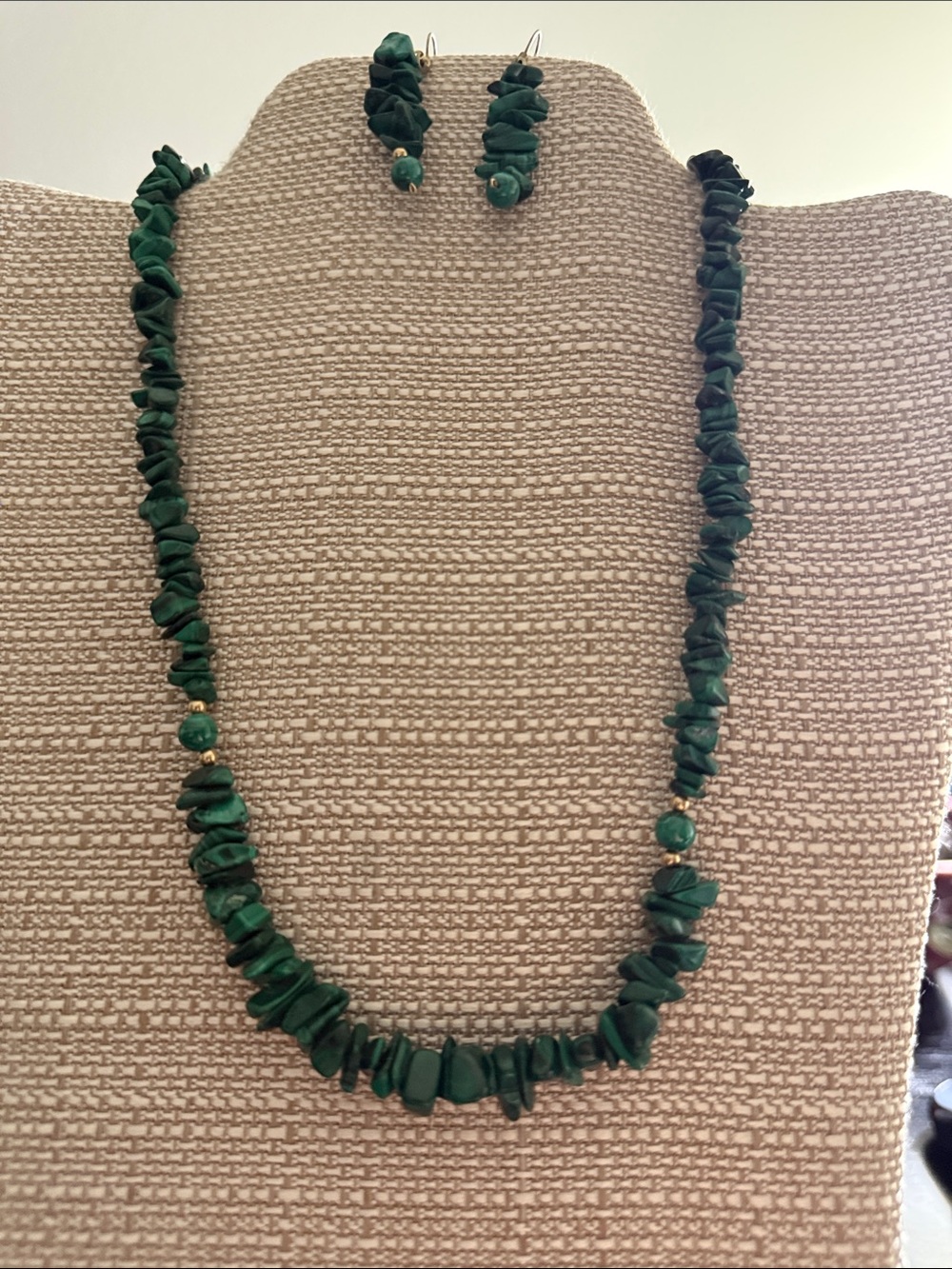 vintage jewelry set, necklace, matching earrings made fr natural malachite chips
